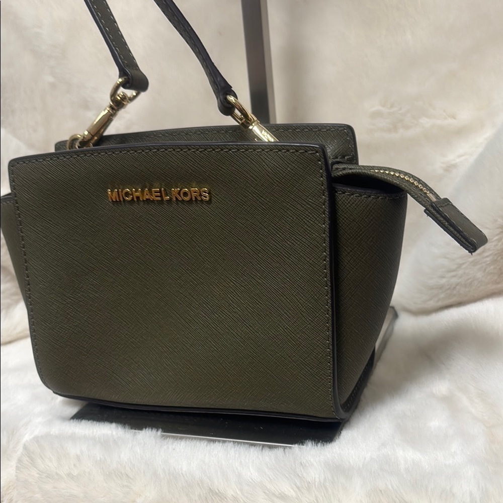Michael Kors Green mini cross body Bag with Adjustable Strap - Picture 3 of 15